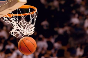 布克抢断致胜太阳东部前四稳固，布克36分太阳险胜火箭