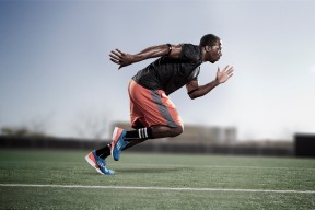 乔纳·隆戈：橄榄球场上的超级英雄，突破防线如风行，乔纳坦 个人资料身高